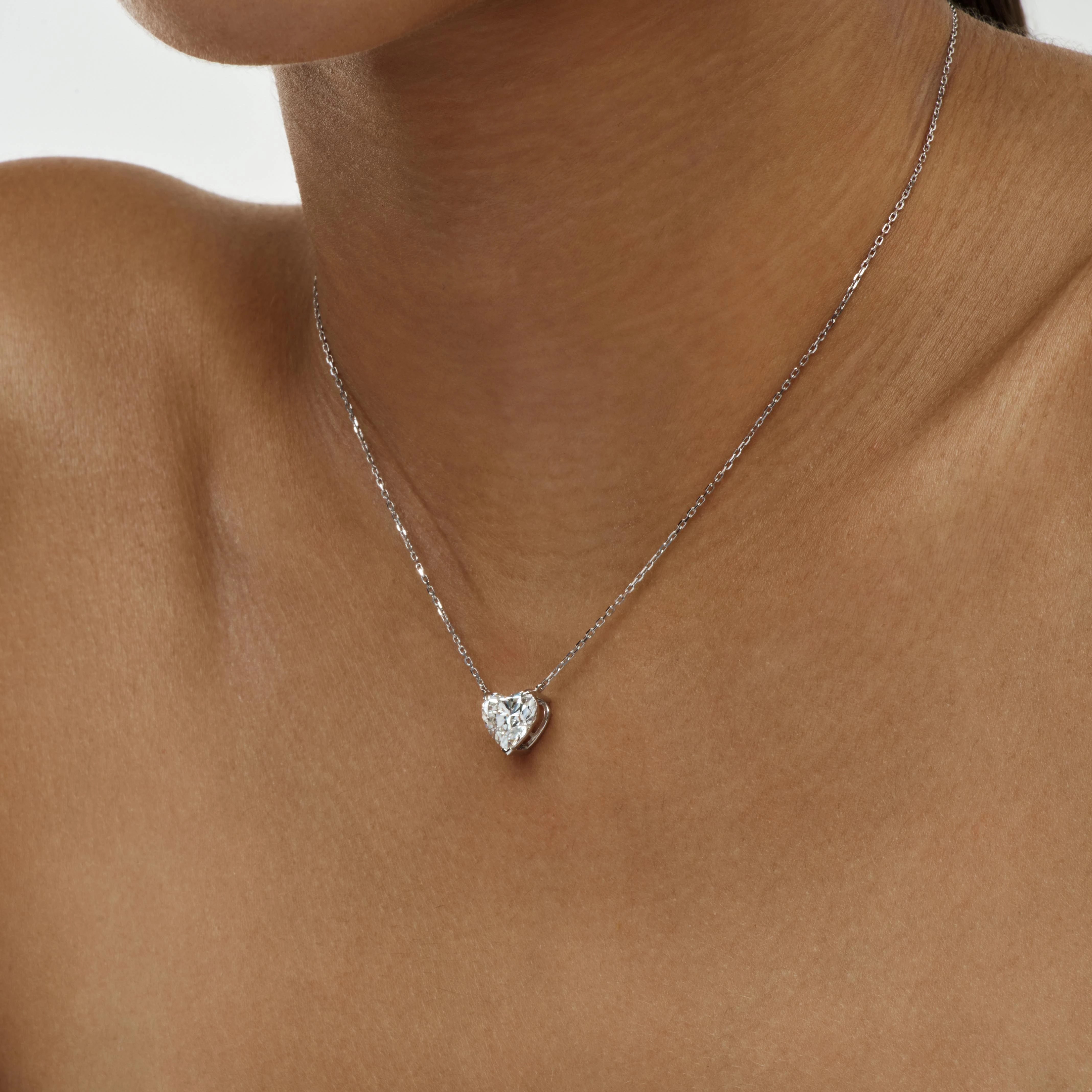 HEART-SHAPED DIAMOND PENDANT 