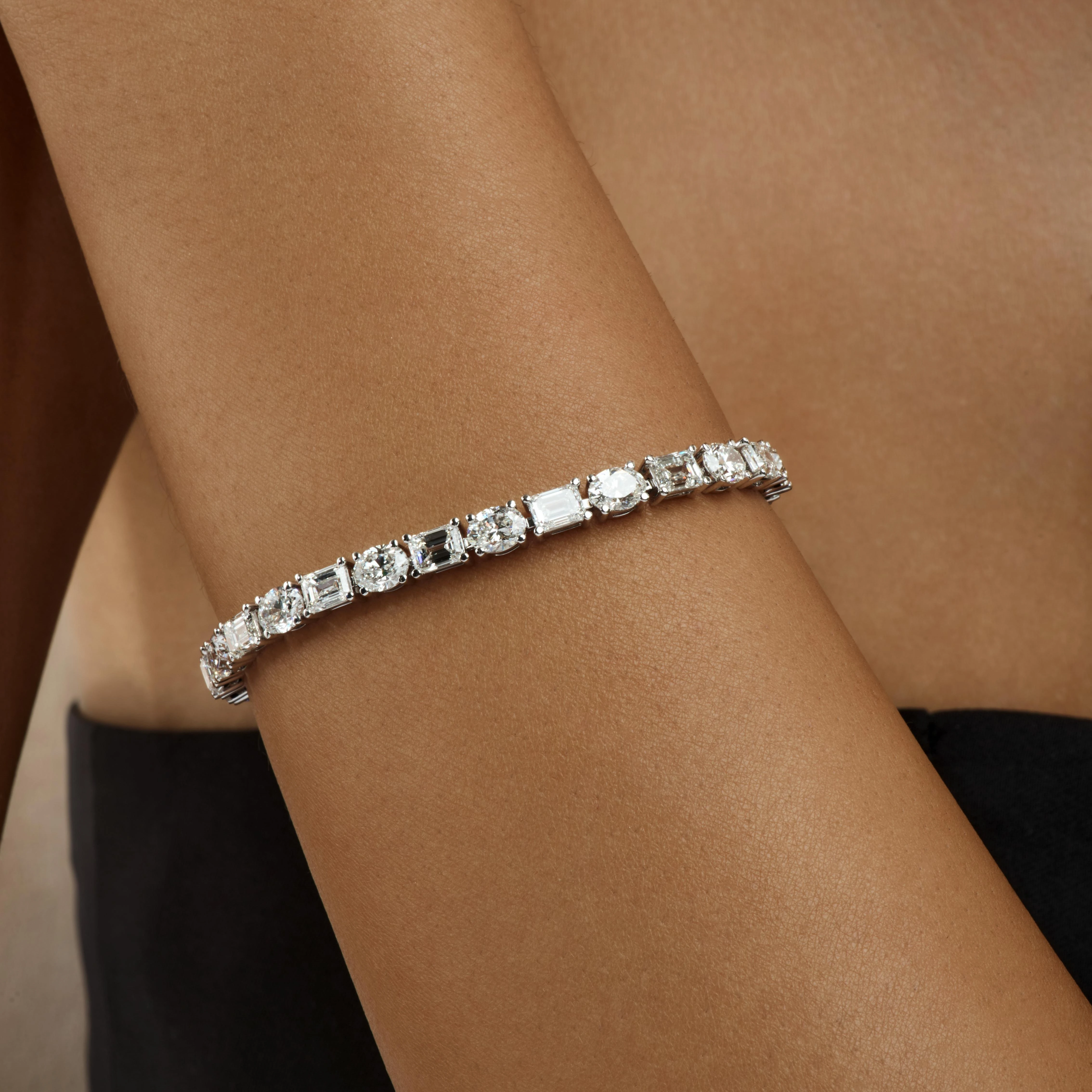 EMERALD AND OVAL DIAMOND BRACELET